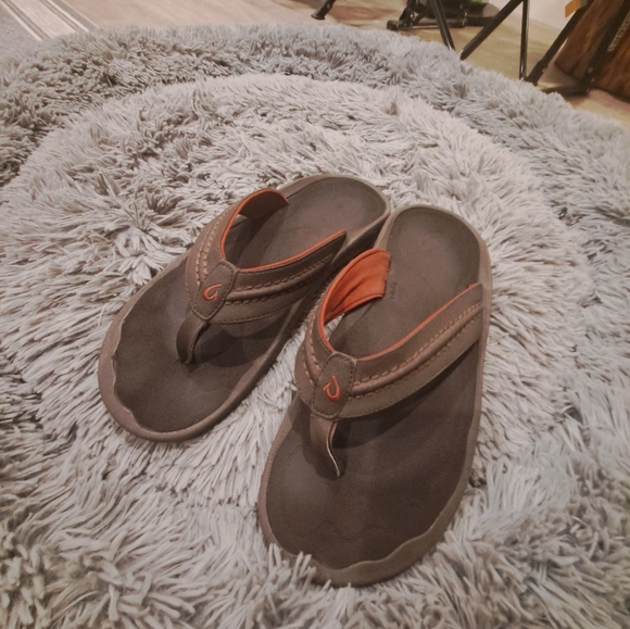 True Religion sz 13 Olukai great Condition discontinued - Picture 3 of 4